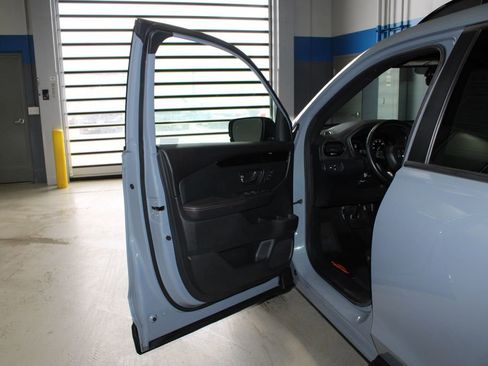 Used 2023 Honda Pilot TrailSport image 7