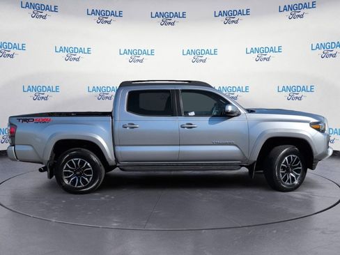 Used 2022 Toyota Tacoma TRD Sport w/ Technology Package AWD/4WD image 3