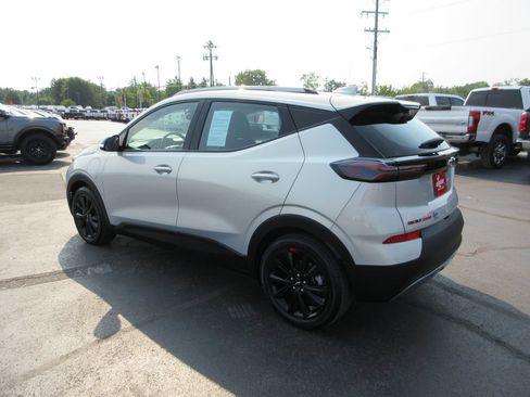 Certified 2023 Chevrolet Bolt EUV LT w/ Convenience Package FWD image 9