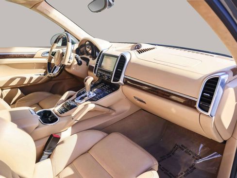 Used 2016 Porsche Cayenne Turbo image 42