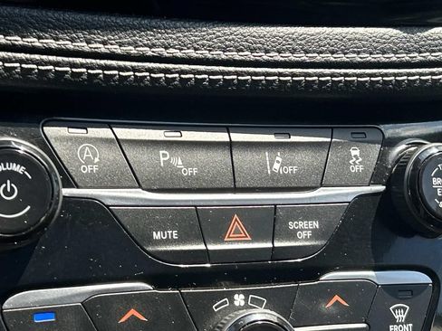 Used 2023 Chrysler Pacifica Limited FWD image 41
