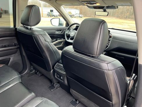 Used 2025 Nissan Pathfinder Platinum w/ Lighting Package (N92) image 16
