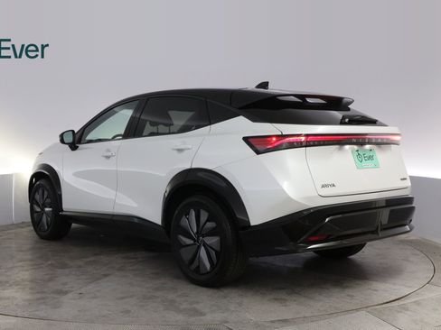 Used 2025 Nissan Ariya AWD image 17