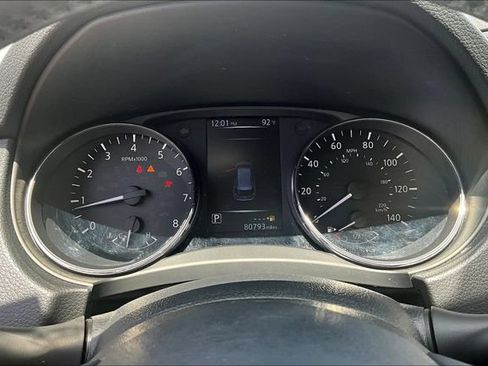 Used 2017 Nissan Rogue SV w/ SV Premium Package AWD/4WD image 13