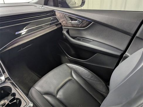 Used 2019 Audi Q8 Premium Plus w/ Premium Plus image 8