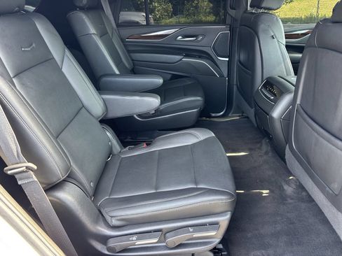 Used 2022 Cadillac Escalade Luxury AWD/4WD image 28
