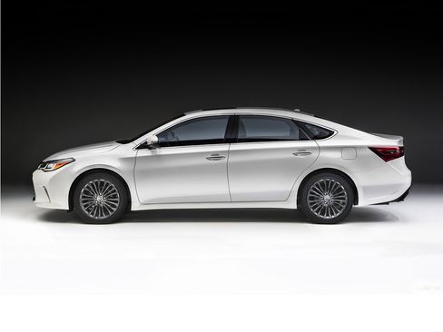 Used 2017 Toyota Avalon XLE FWD image 1