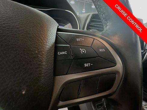 Used 2019 Jeep Cherokee Limited FWD image 35