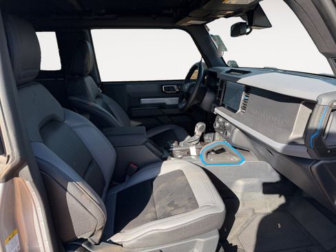 Used 2024 Ford Bronco Black Diamond image 15
