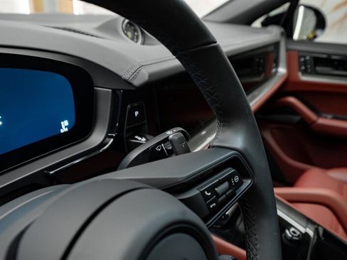 Used 2025 Porsche Cayenne S image 19