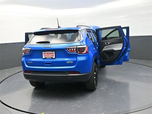 Used 2022 Jeep Compass Latitude image 40