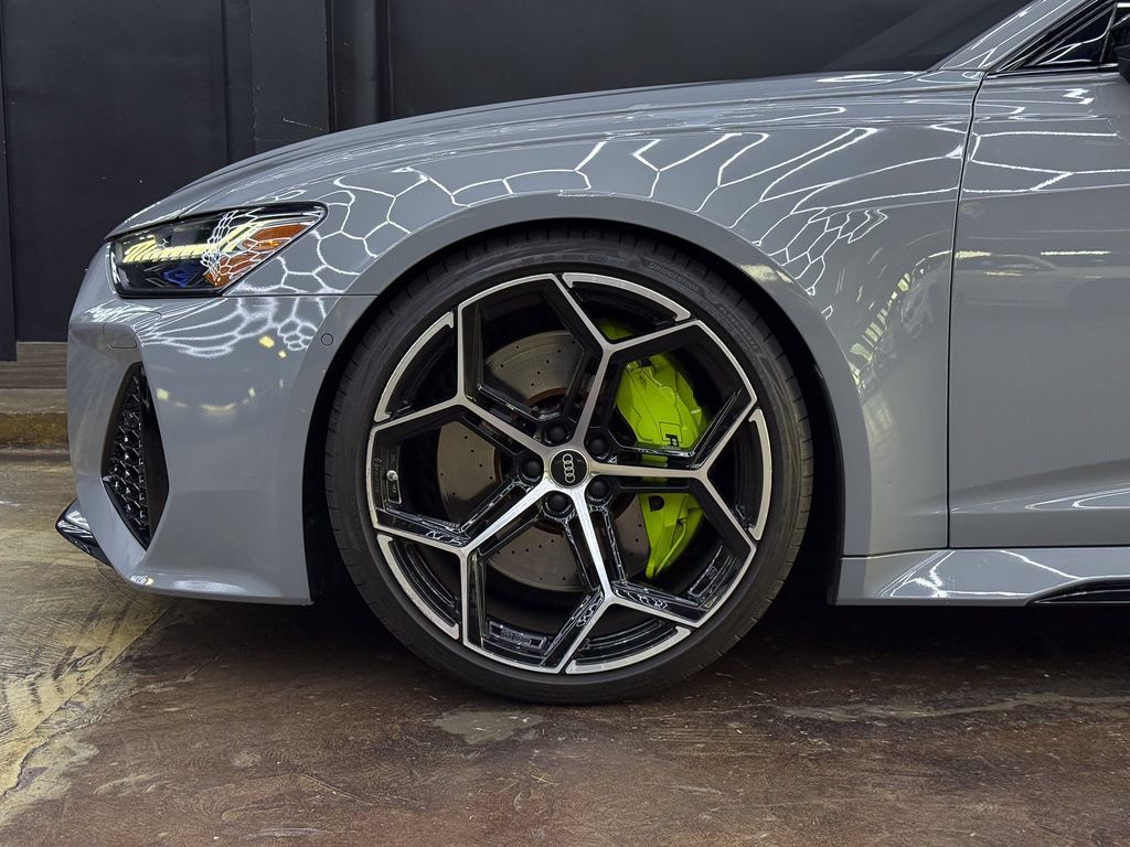 Used 2022 Audi RS 6 AWD/4WD image 4