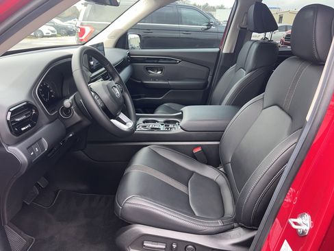 Certified 2025 Honda Pilot Touring image 14