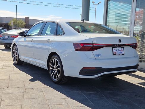 Used 2025 Volkswagen Jetta Sport image 4