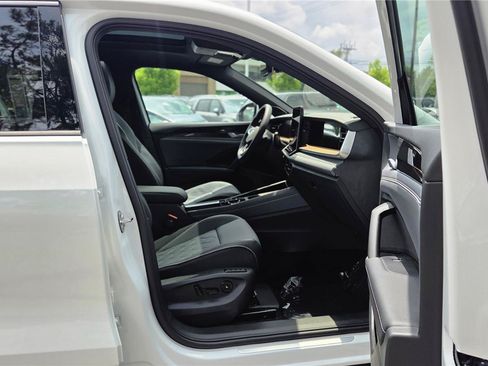 New 2026 Volkswagen Tiguan SEL R-Line AWD/4WD image 29