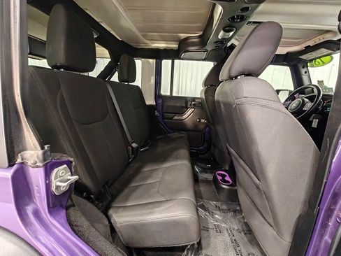 Used 2018 Jeep Wrangler Unlimited Sport w/ Connectivity Group AWD/4WD image 21