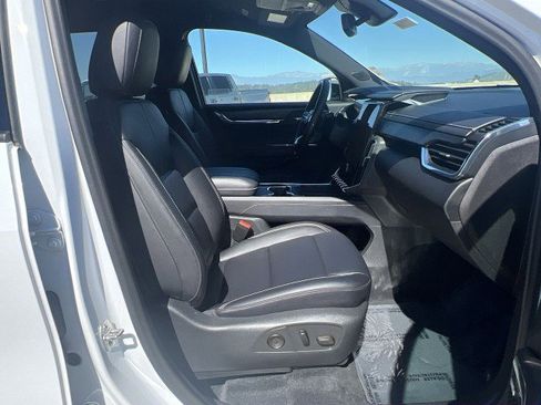 Used 2024 GMC Acadia Elevation image 27