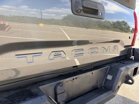 Used 2019 Toyota Tacoma TRD Sport AWD/4WD image 29
