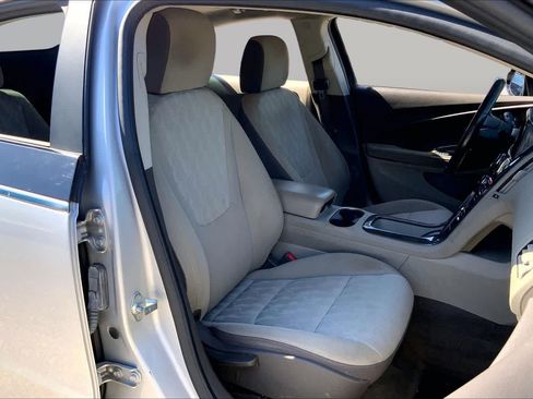 Used 2015 Chevrolet Volt w/ Enhanced Safety Package 1 FWD image 9