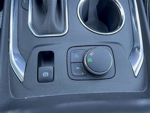Used 2023 Chevrolet Traverse LT FWD image 24