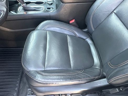 Used 2019 Chevrolet Traverse Premier w/ Redline Edition FWD image 6