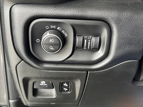Used 2019 RAM 1500 Laramie AWD/4WD image 37