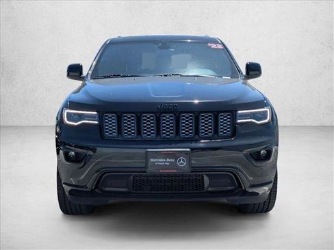 Used 2022 Jeep Grand Cherokee Laredo X RWD image 2
