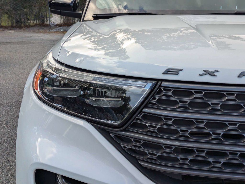 Used 2023 Ford Explorer XLT w/ Equipment Group 202A RWD image 10