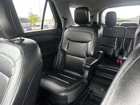Used 2021 Ford Explorer XLT w/ Equipment Group 202A AWD/4WD image 13