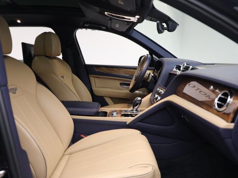 Certified 2024 Bentley Bentayga Extended Wheelbase AWD/4WD image 29