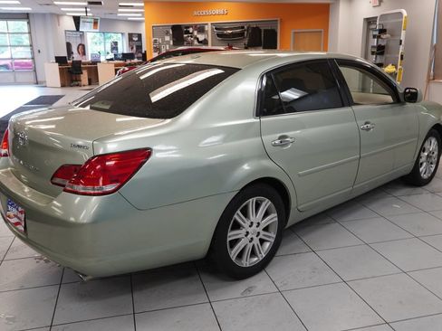Used 2010 Toyota Avalon Limited FWD image 12