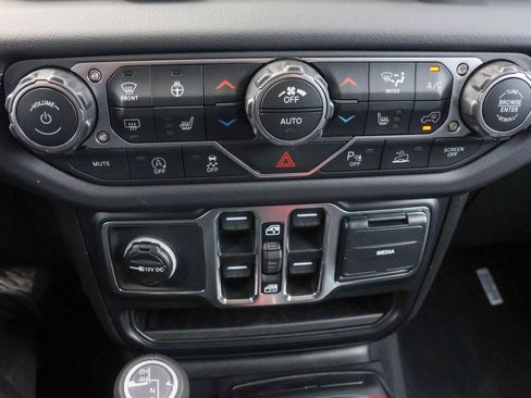 New 2026 Jeep Wrangler Unlimited Sahara AWD/4WD image 22