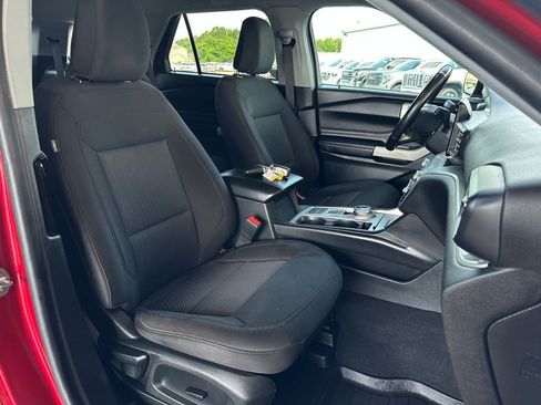 Used 2022 Ford Explorer XLT image 17