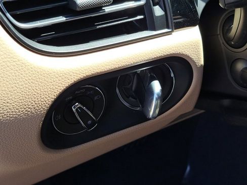 Certified 2025 Porsche Macan image 27