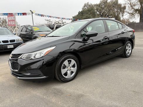 Used 2018 Chevrolet Cruze LS image 1