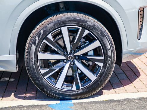 Used 2026 Volvo XC90 B5 Core image 10