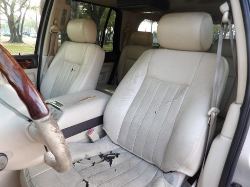 Used 2003 Lincoln Navigator Luxury image 18