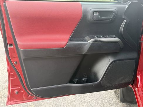 Used 2020 Toyota Tacoma SR5 image 9