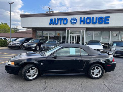 Used 2004 Ford Mustang Convertible RWD image 31