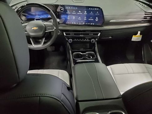 New 2025 Chevrolet Traverse High Country FWD image 25