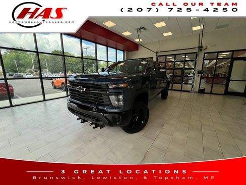 Used 2025 Chevrolet Silverado 2500 Custom w/ Custom Value Package AWD/4WD image 1