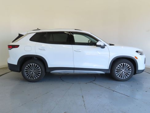 New 2026 Volkswagen Tiguan S FWD image 2