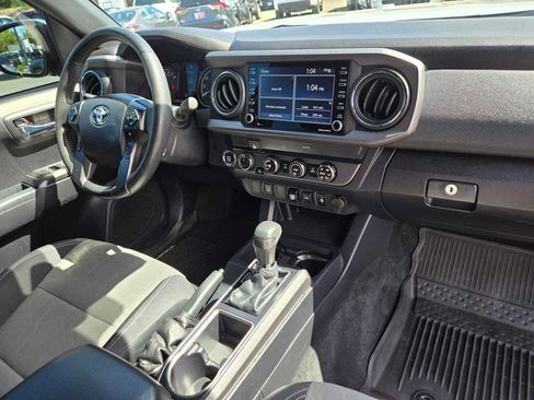 Used 2020 Toyota Tacoma TRD Off-Road AWD/4WD image 13