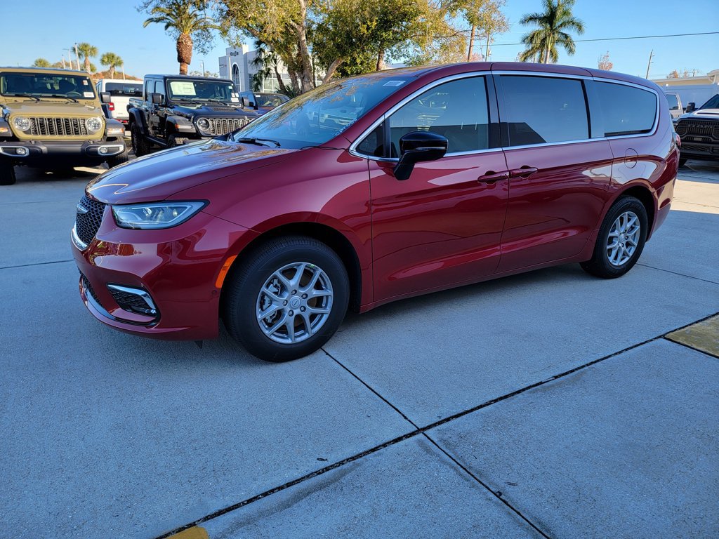 New 2026 Chrysler Pacifica Select FWD image 1