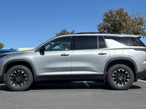 Used 2025 Chevrolet Traverse Z71 image 8