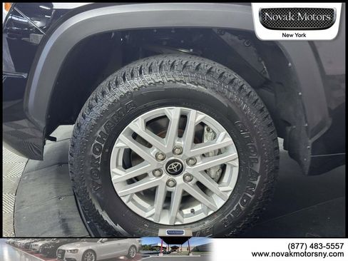 Used 2023 Toyota Tundra SR5 w/ SR5 Convenience Package AWD/4WD image 8