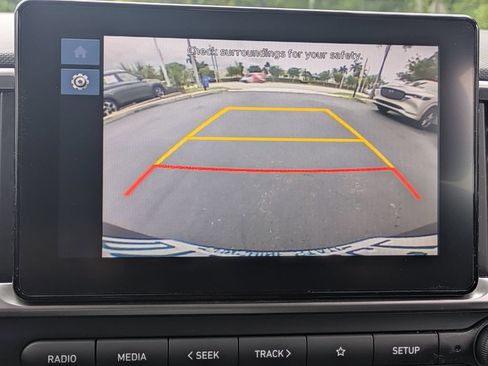 Used 2025 Hyundai Venue SEL FWD image 19