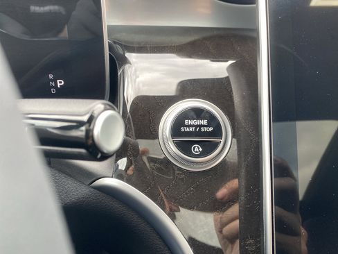 Used 2025 Mercedes-Benz GLC 300 4MATIC image 19