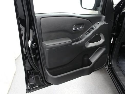 Used 2023 Nissan Frontier SV AWD/4WD image 17