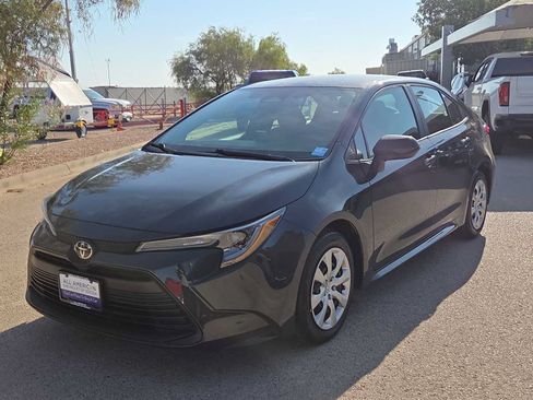 Used 2025 Toyota Corolla LE FWD image 4